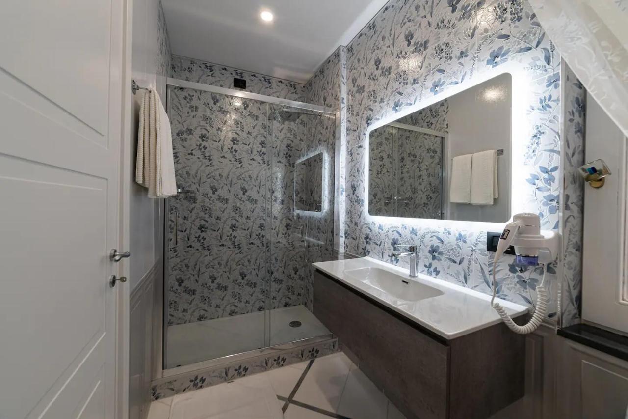 Apartments Hotel Real Suite Napoli Chiaia Mergellina Exterior photo