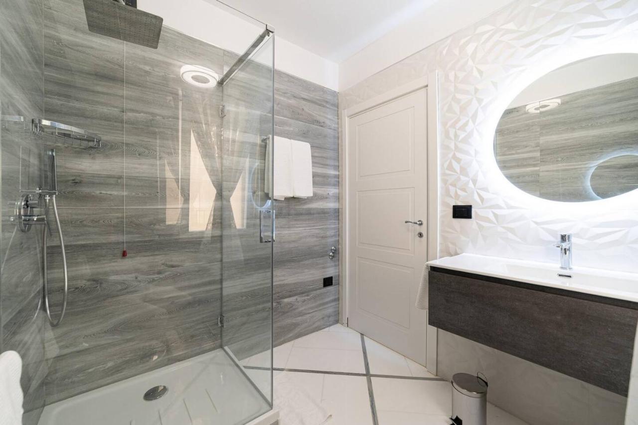 Apartments Hotel Real Suite Napoli Chiaia Mergellina Exterior photo